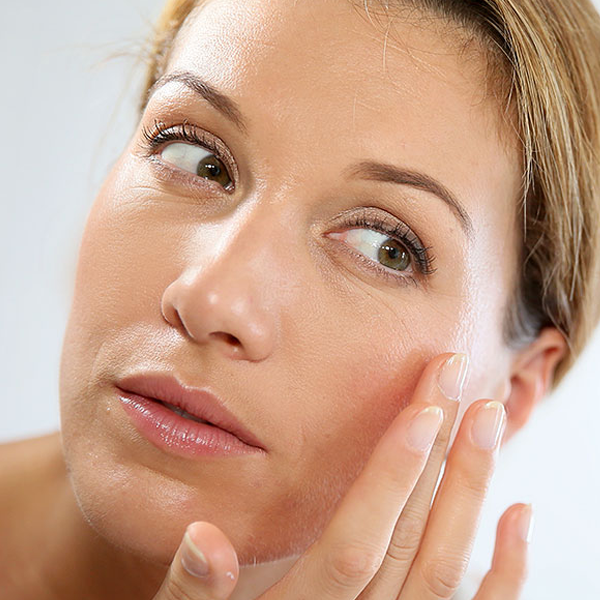 Kırışıklık Karşıtı Ürünler: Kolajen Serumu ile Genç Görünüm